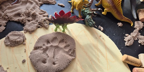 Powiększ grafikę: Dzień dinozaura