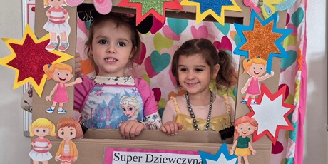 Powiększ grafikę: Dzień Dziewczynek