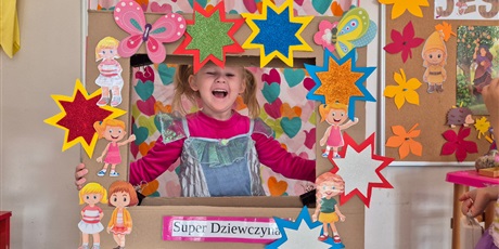 Powiększ grafikę: Dzień Dziewczynek