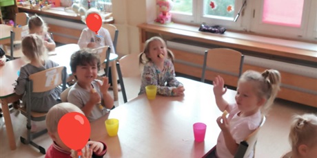 Powiększ grafikę: Dzień dziewczynki