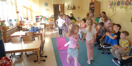 Powiększ grafikę: Dzień dziewczynki