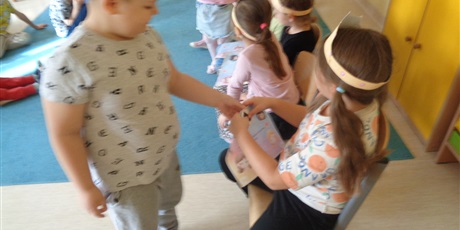 Powiększ grafikę: Dzień dziewczynki