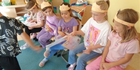 Powiększ grafikę: Dzień dziewczynki