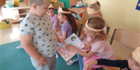 Powiększ grafikę: Dzień dziewczynki