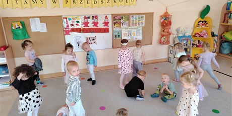 Powiększ grafikę: Dzień kropki