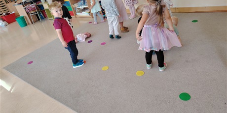 Powiększ grafikę: Dzień kropki