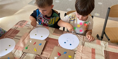 Powiększ grafikę: Dzień Kropki w grupie Chochliki