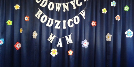Powiększ grafikę: Dzień Mamy i Taty w Krasnoludkach