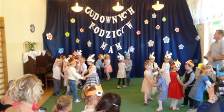 Powiększ grafikę: Dzień Mamy i Taty w Krasnoludkach