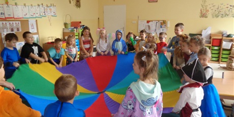 Powiększ grafikę: Dzień postaci z bajek