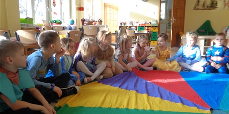 Powiększ grafikę: Dzień postaci z bajek