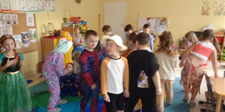 Powiększ grafikę: Dzień postaci z bajek