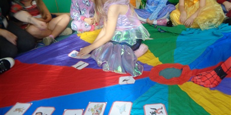 Powiększ grafikę: Dzień postaci z bajek