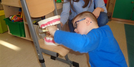 Powiększ grafikę: Jak dbać o zęby?