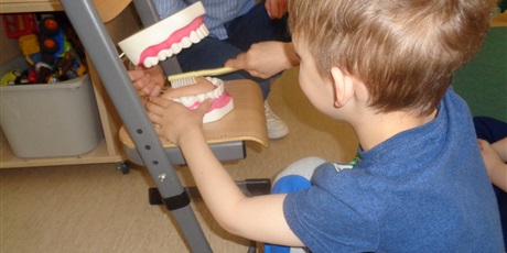 Powiększ grafikę: Jak dbać o zęby?