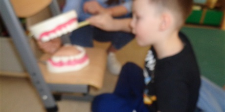 Powiększ grafikę: Jak dbać o zęby?