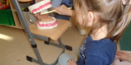 Powiększ grafikę: Jak dbać o zęby?