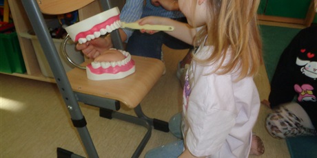 Powiększ grafikę: Jak dbać o zęby?