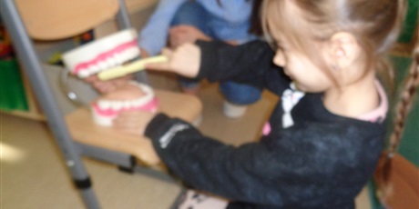 Powiększ grafikę: Jak dbać o zęby?