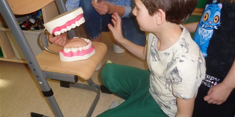 Powiększ grafikę: Jak dbać o zęby?