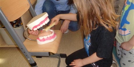 Powiększ grafikę: Jak dbać o zęby?