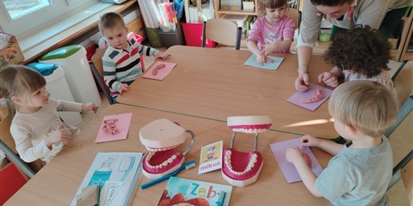 Powiększ grafikę: Jak dbać o zęby? 