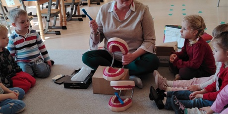 Powiększ grafikę: Jak dbać o zęby? 