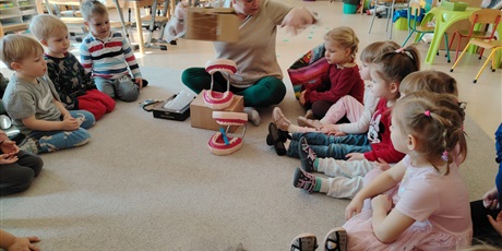 Powiększ grafikę: Jak dbać o zęby? 