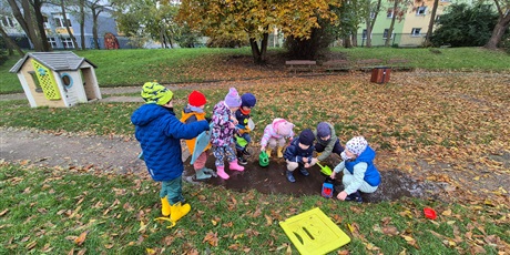 Powiększ grafikę: Kałużowe szaleństwo ,,Co pływa co tonie''