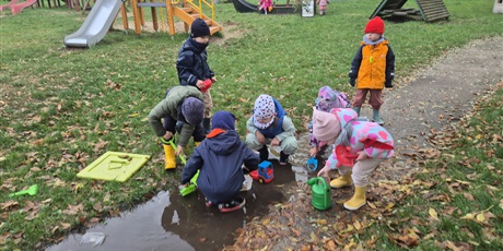 Powiększ grafikę: Kałużowe szaleństwo ,,Co pływa co tonie''