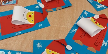 Powiększ grafikę: Koszałki ubierają choinkę