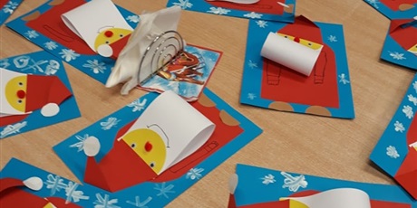 Powiększ grafikę: Koszałki ubierają choinkę