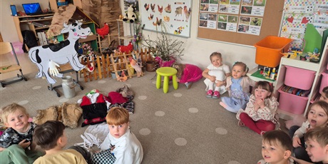 Powiększ grafikę: Mieszkańcy wiejskiego podwórka