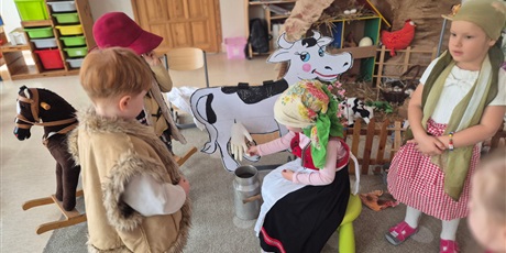 Powiększ grafikę: Mieszkańcy wiejskiego podwórka