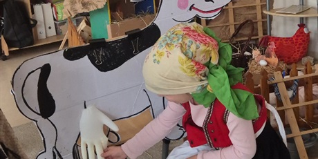 Powiększ grafikę: Mieszkańcy wiejskiego podwórka