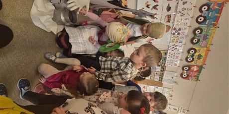 Powiększ grafikę: Mieszkańcy wiejskiego podwórka