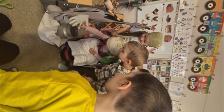 Powiększ grafikę: Mieszkańcy wiejskiego podwórka