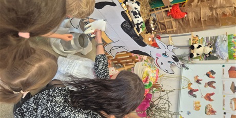 Powiększ grafikę: Mieszkańcy wiejskiego podwórka