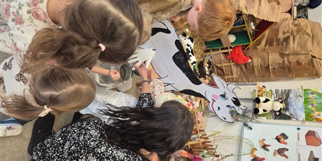 Powiększ grafikę: Mieszkańcy wiejskiego podwórka