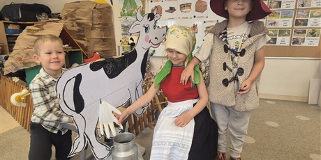 Powiększ grafikę: Mieszkańcy wiejskiego podwórka