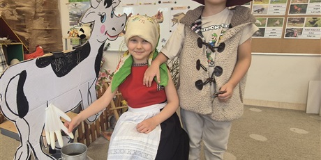 Powiększ grafikę: Mieszkańcy wiejskiego podwórka