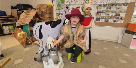 Powiększ grafikę: Mieszkańcy wiejskiego podwórka