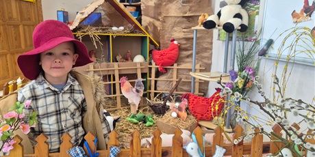 Powiększ grafikę: Mieszkańcy wiejskiego podwórka