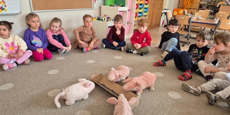 Powiększ grafikę: Mieszkańcy wiejskiego podwórka