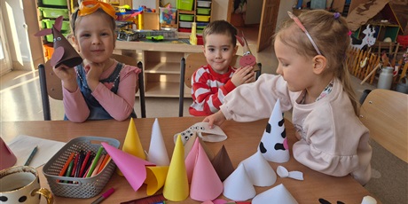 Powiększ grafikę: Mieszkańcy wiejskiego podwórka