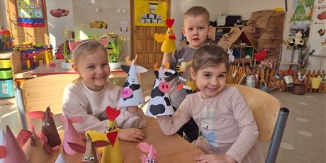 Powiększ grafikę: Mieszkańcy wiejskiego podwórka