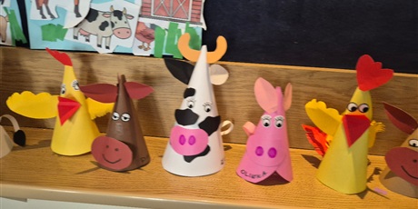 Powiększ grafikę: Mieszkańcy wiejskiego podwórka