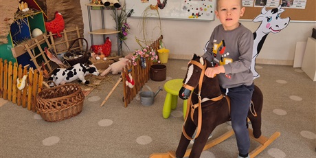 Powiększ grafikę: Mieszkańcy wiejskiego podwórka