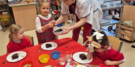 Powiększ grafikę: Mikołajkowa niespodzianka – słodkie dekorowanie 