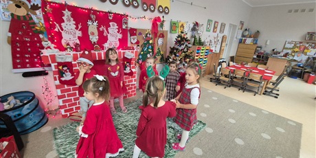 Powiększ grafikę: Mikołajkowe zabawy